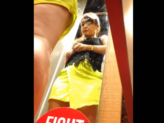 東南亞嫩妹更衣室偷拍