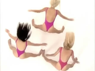 健美運動員與丁字褲合影