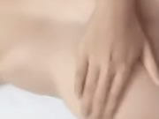 美女自拍對奶子與下面小穴